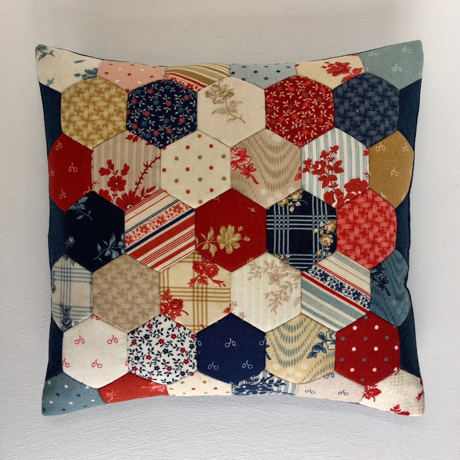 Hexiform – Sew Simple Cushion Basic Kit  (1 1/2″ Hexagons)