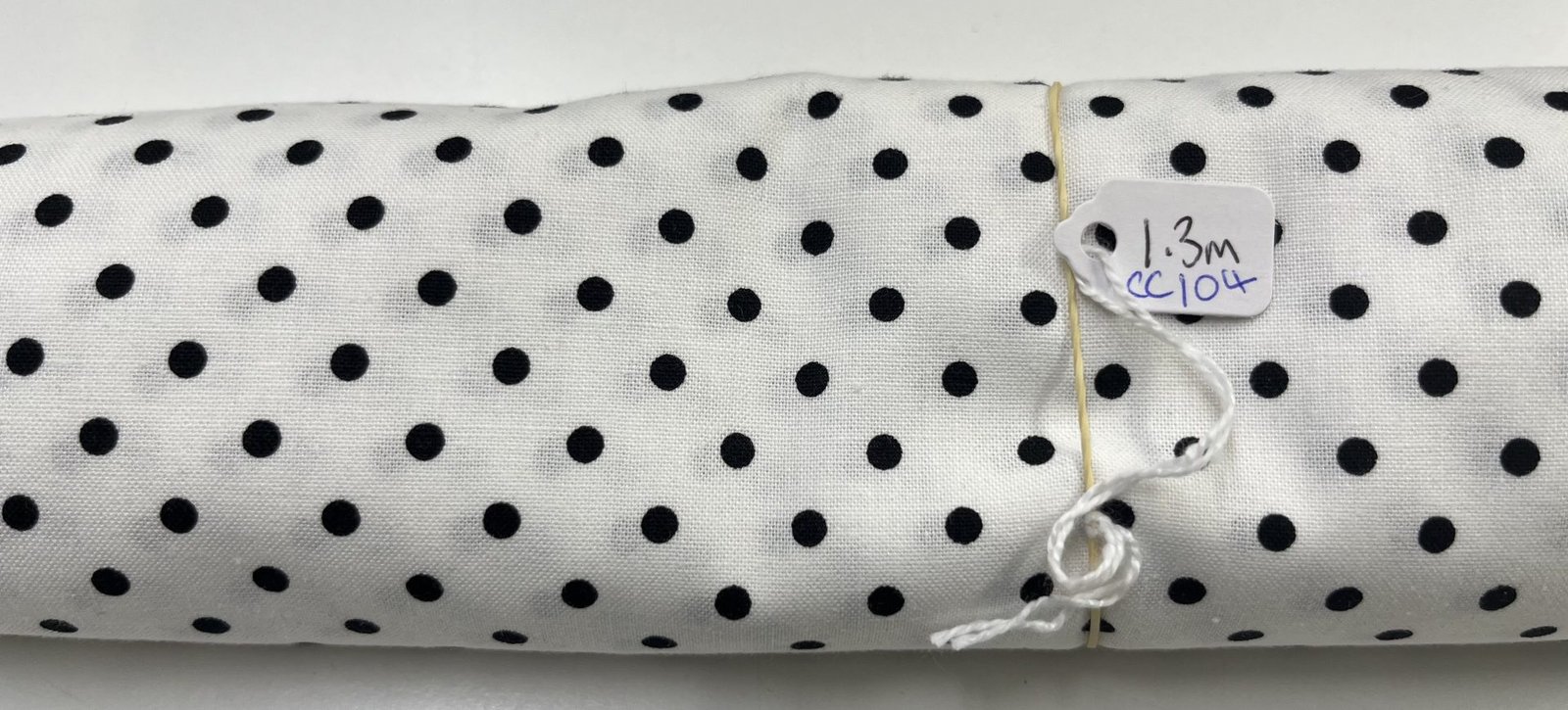 CC104 -Black Dots on White